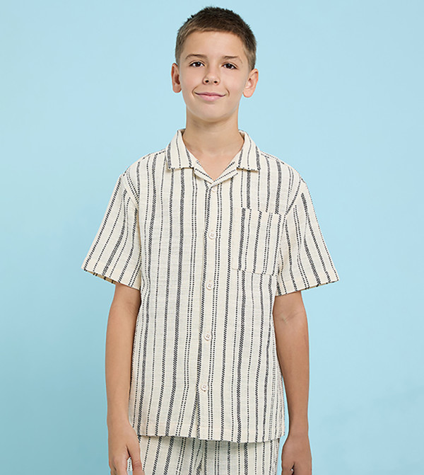 Patterned Shirt with Classic Collar and Short Sleeves