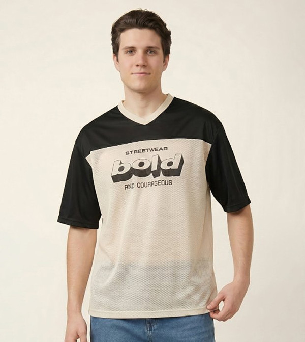 Color Block T-Shirt with V-Neck and Short Sleeves