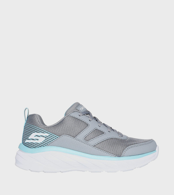 BOUNDLESS Runner Sneakers