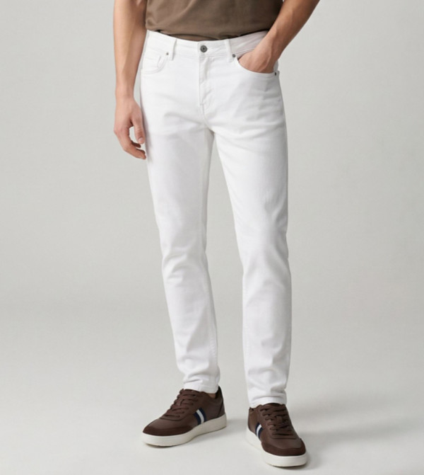 Solid Skinny Fit Jeans with Button Closure