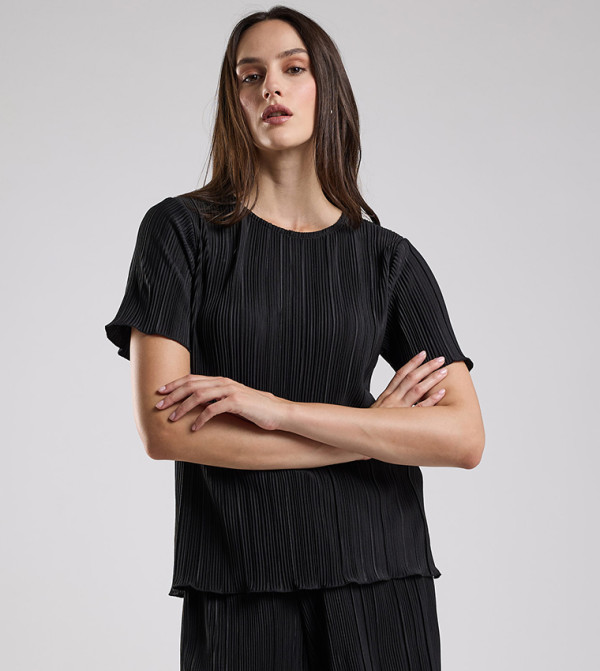 Textured Top with Round Neck and Short Sleeves