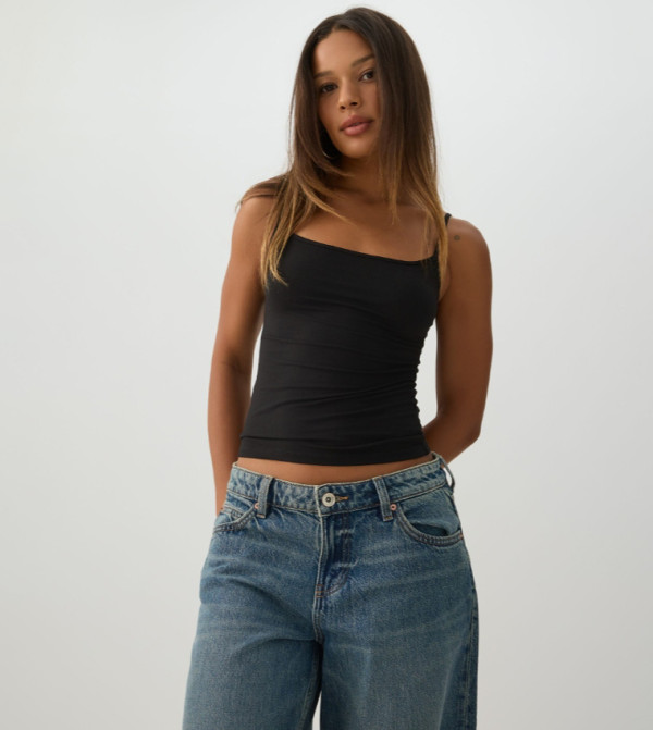 SMOOTHCORE™ Solid Scoop Neck Sleeveless Top