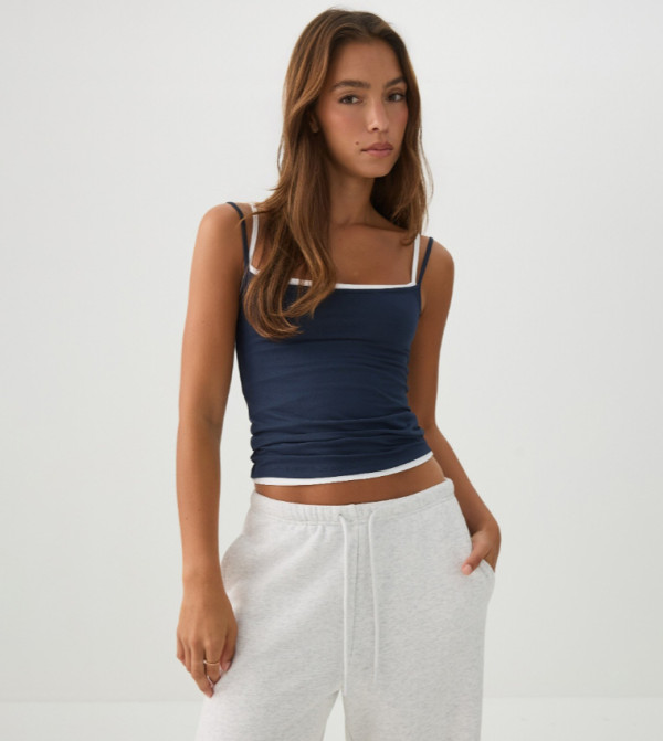 SMOOTHCORE™ Solid Scoop Neck Cropped Top