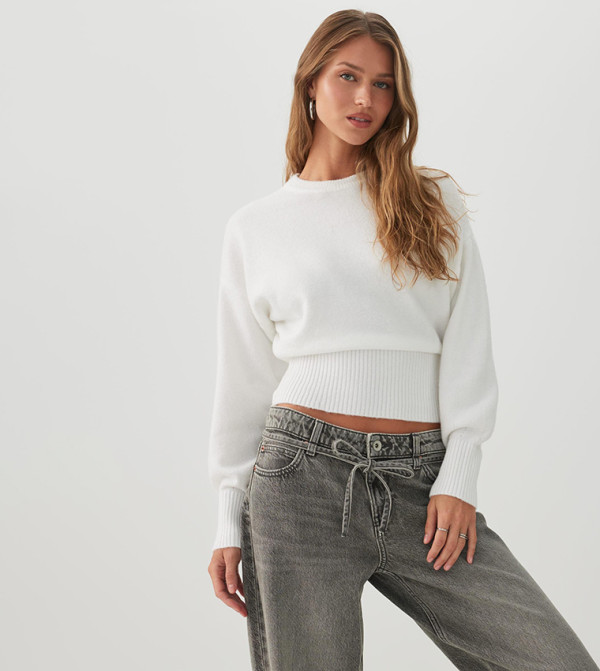 MODERAKNIT™ Long Cuff Crew Neck Sweater