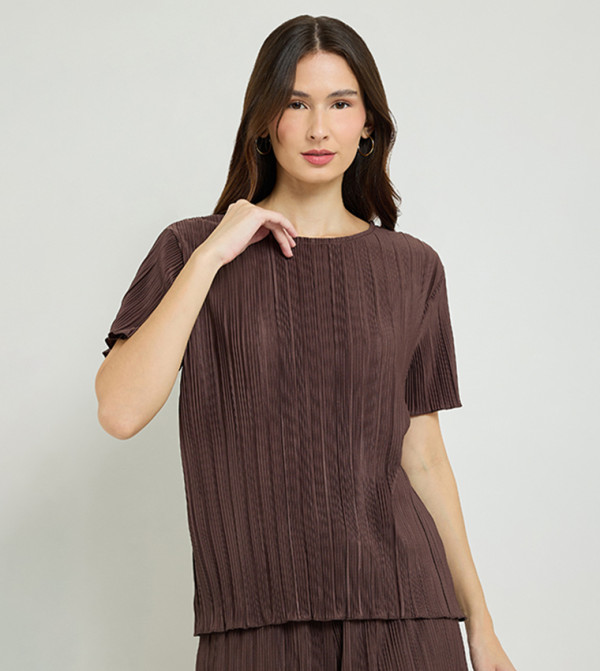 Textured Top with Round Neck and Short Sleeves