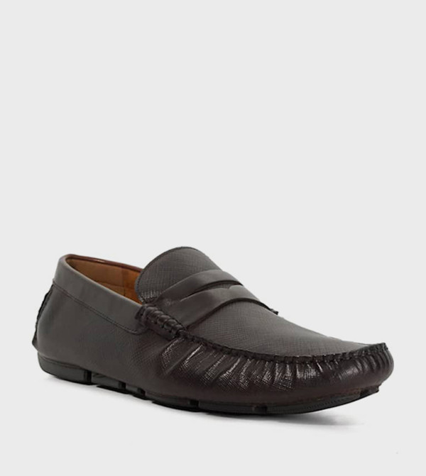 BRAVERRY Textured Loafers