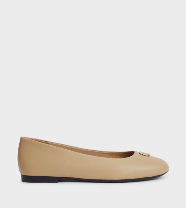 Monogram Plate Leather Ballerina