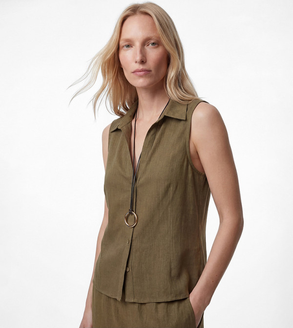 Textured Collared Button Down Sleeveless Shirt