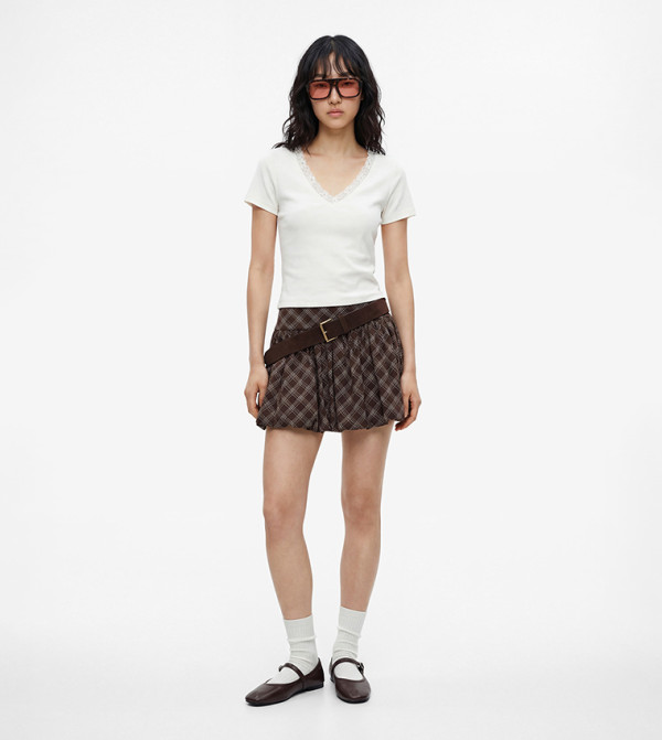 Lace Trim V-Neck Short Sleeve Slim Fit T-Shirt