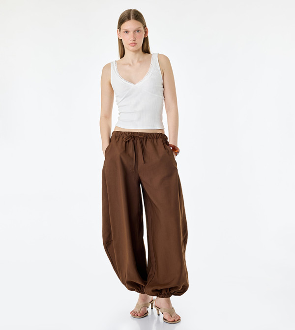 Ribbed Lace Trim V Neck Sleeveless Top