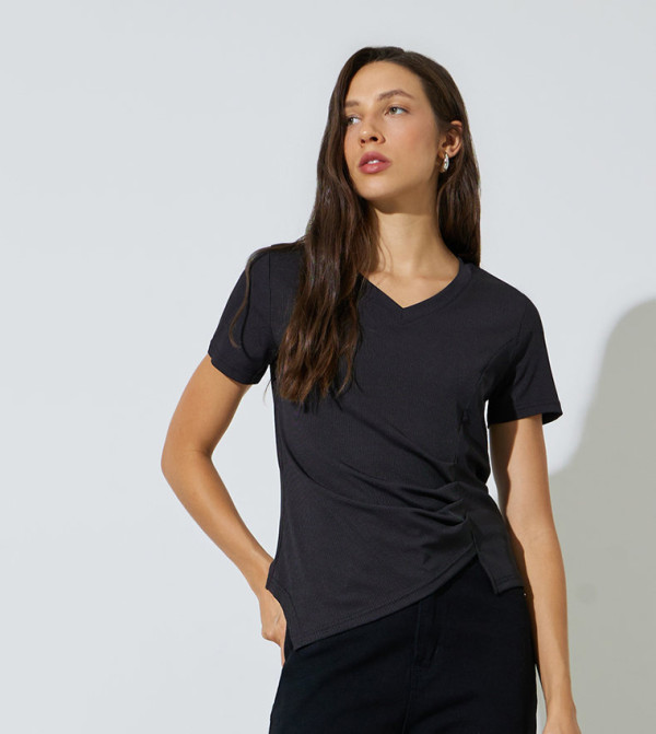 Solid V-Neck Asymmetric Hem T-Shirt