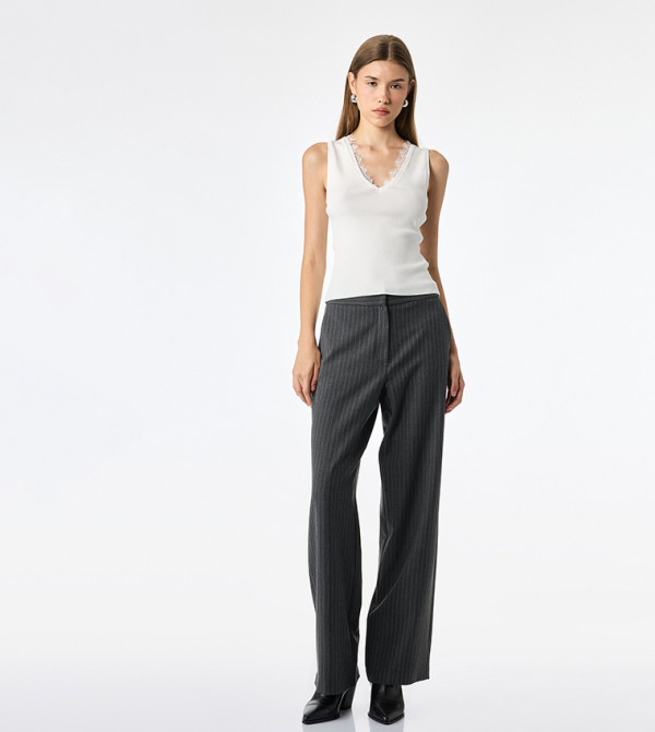 Lace Trim V Neck Sleeveless Top