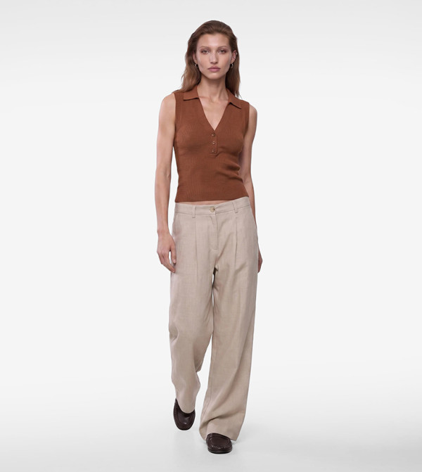 Ribbed Collared Sleeveless Top