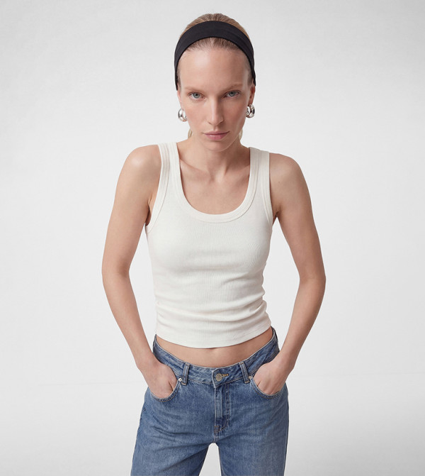 Ribbed Scoop Neck Sleeveless Top