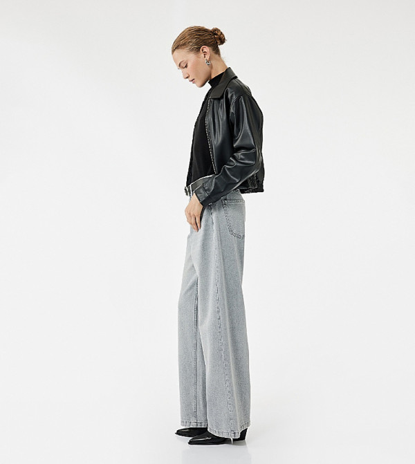 Light Wash Wide Fit Jeans