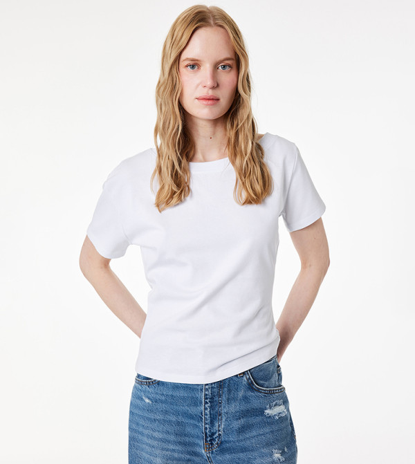 Solid Boat Neck Slim Fit T-Shirt