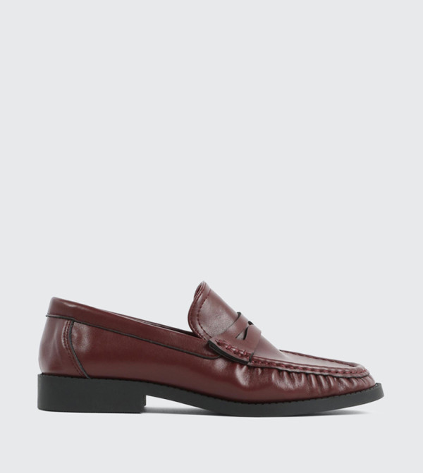 Solid Round Toe Ruched Loafers