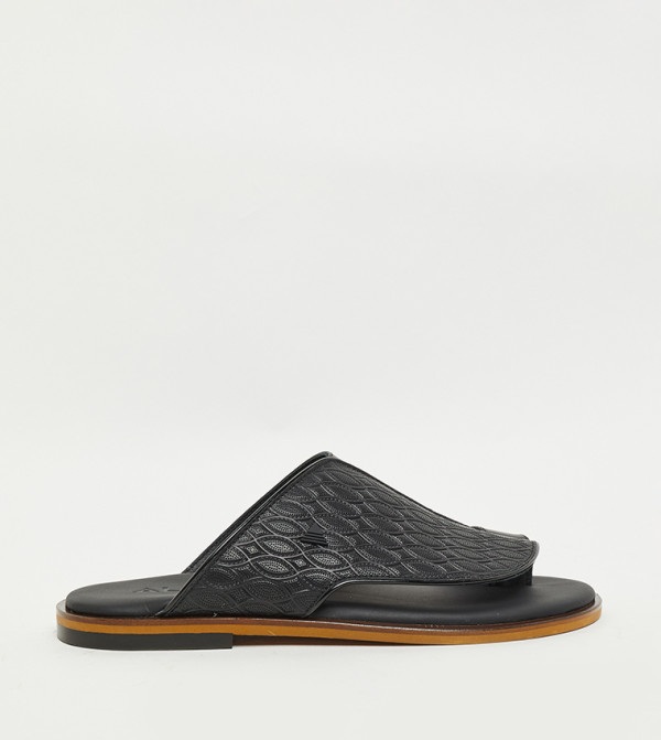 Textured Arabic Sandals