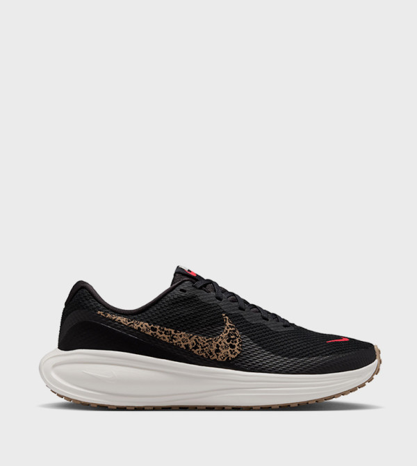 REVOLUTION 8 Logo Detail Mesh Running Shoes