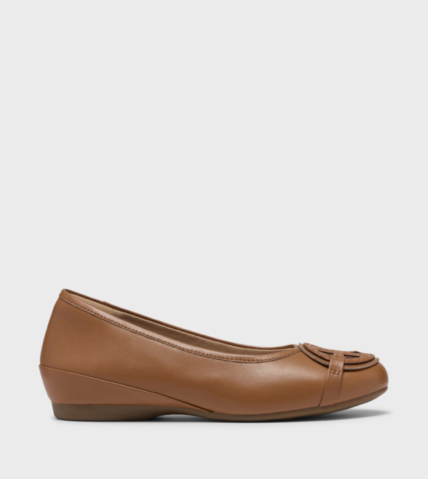 CATHRYNN LUNA Metal Accent Round Toe Ballerinas