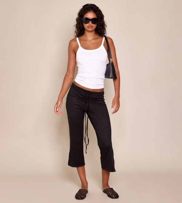 بنطلون قطن فلير بقصة ضيقة وخصر متوسط