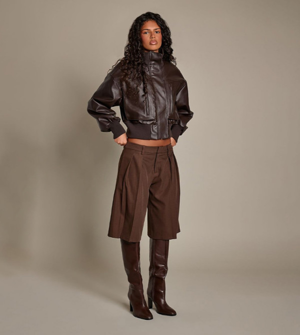 Woven Pleated Detail Casual Shorts