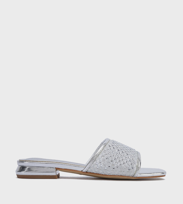 Embellished Open Toe Flat Sandals