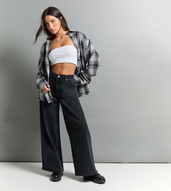 Petite Mid Waist Wide Leg Jeans