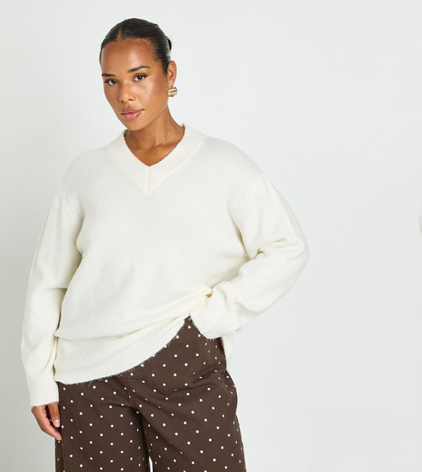 Curve Soft Knit V-Neck Sweater
