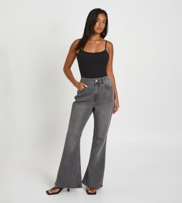 Petite Washed High Waist Flared Jeans