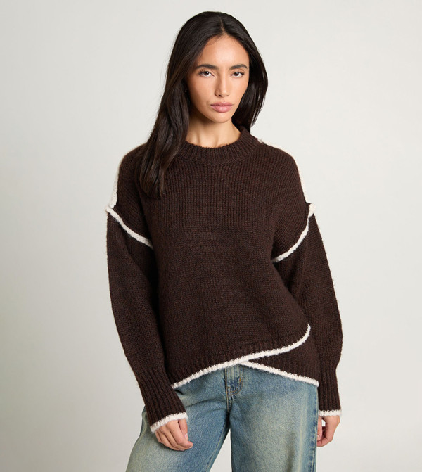 Asymmetric Hem Knitted Crew Neck Sweater