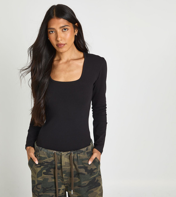 بودي سوت سادة بقبة مربعة وكم طويل للمقاسات الطويلة