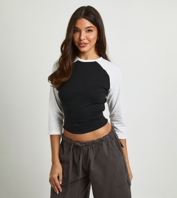 Contrast Raglan 3/4 Sleeves Crop T-Shirt