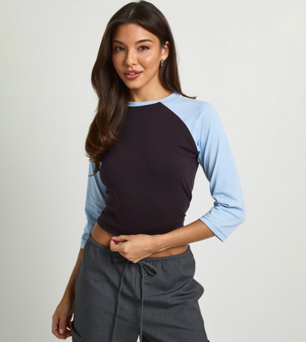 Contrast Raglan 3/4 Sleeves Crop T-Shirt