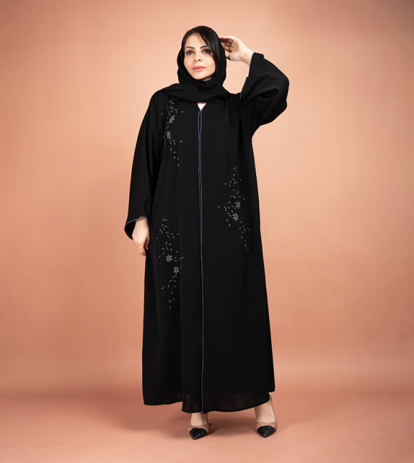 عباية إماراتية مزخرفة