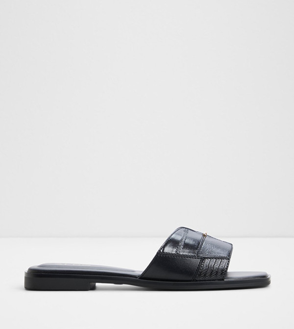 ITSANDALMIX Textured Square Toe Flat Sandals