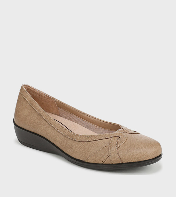 NAINFINITE Textured Round Toe Ballerinas