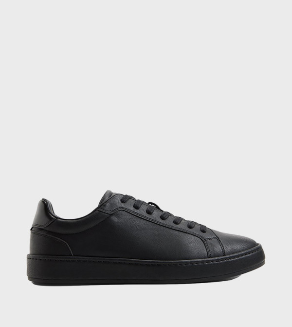JOYNER Textured Round Toe Low Top Sneakers