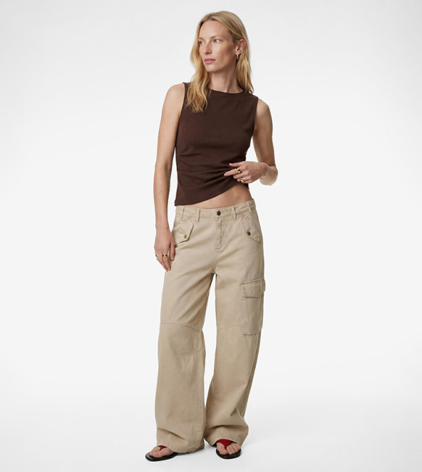 تانك توب سادة بقبة دائرية