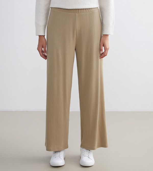 بنطال رياضة واسع بخصر مرن 