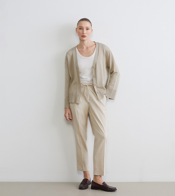 Solid Elastic Waist Carrot Fit Trousers