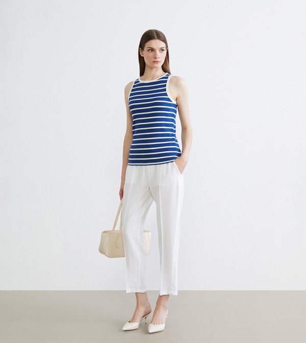 Solid Cropped Carrot Fit Trousers