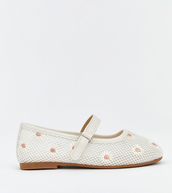 Floral Embroidered Mary Jane Shoes