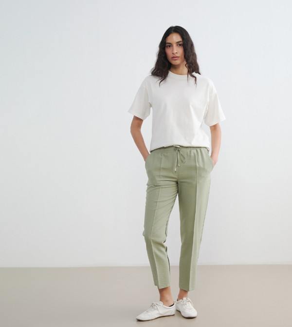 Solid Drawstring Carrot Fit Trousers