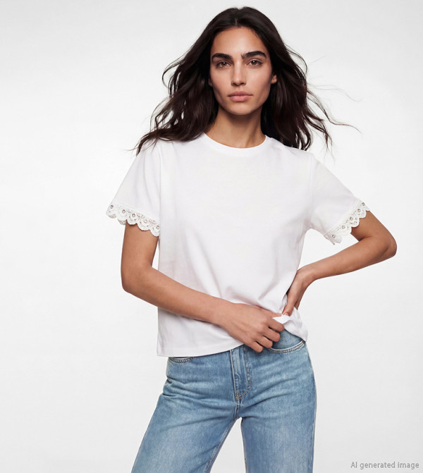 Eyelet Detailed Crew Neck T-Shirt