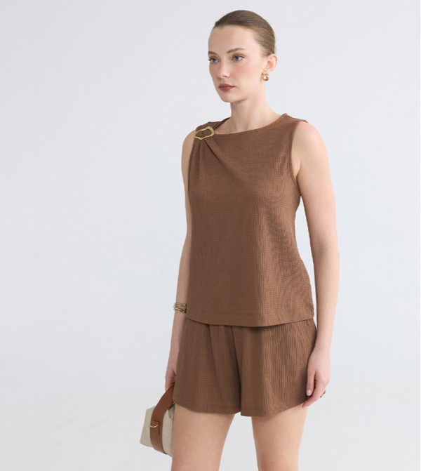 Textured Crew Neck Sleeveless Top