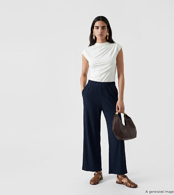 Solid Elastic Waist Capri Trousers