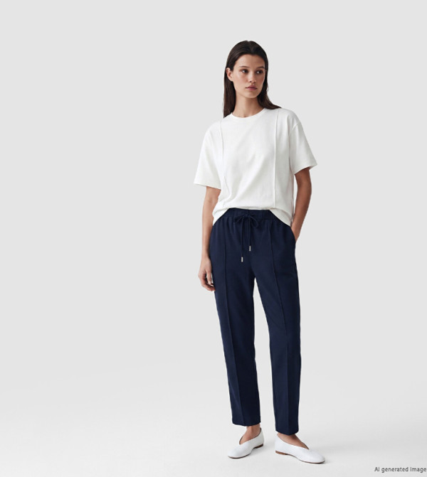 Solid Drawstring Waist Tapered Fit Trousers