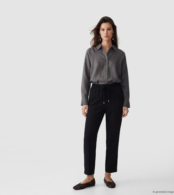Solid Drawstring Waist Tapered Fit Trousers