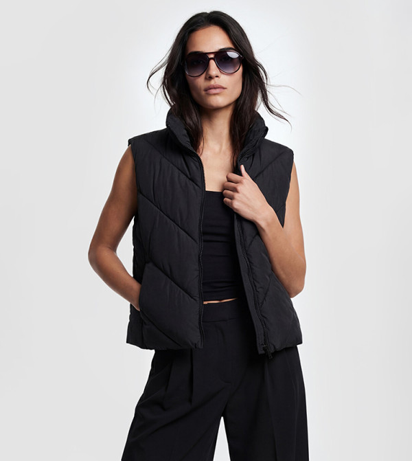 Mock Neck Quilted Gilet